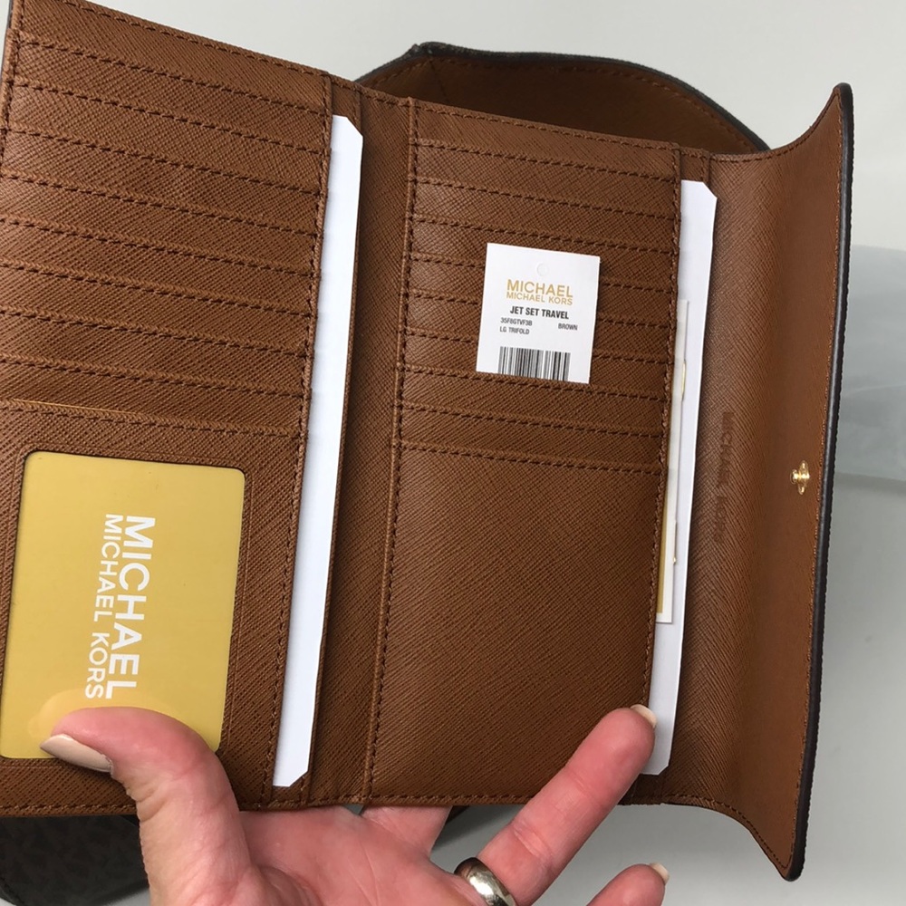 ♥️NWT Michael Kors Bundle Jet Set travel+wallet♥️ - Picture 6 of 7